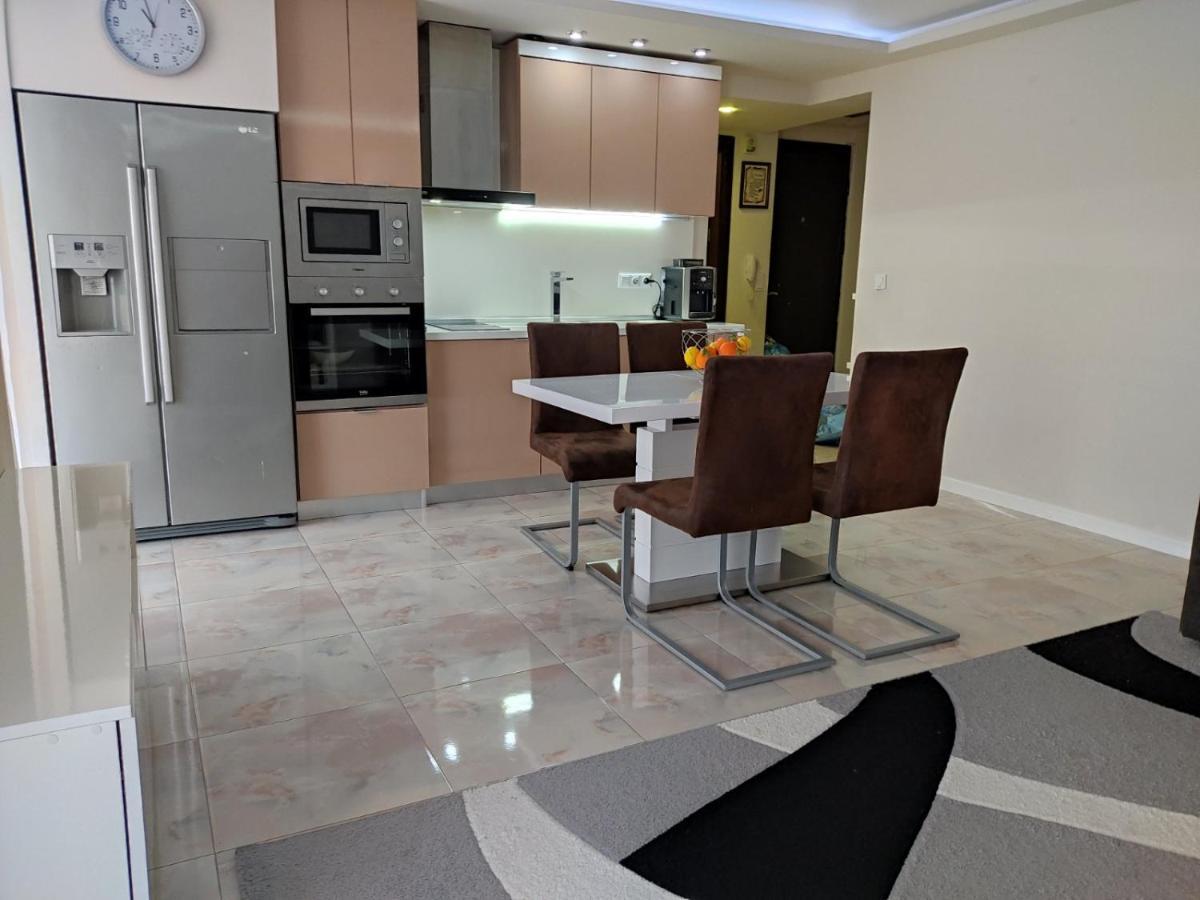 Aj Apartment Переа Экстерьер фото